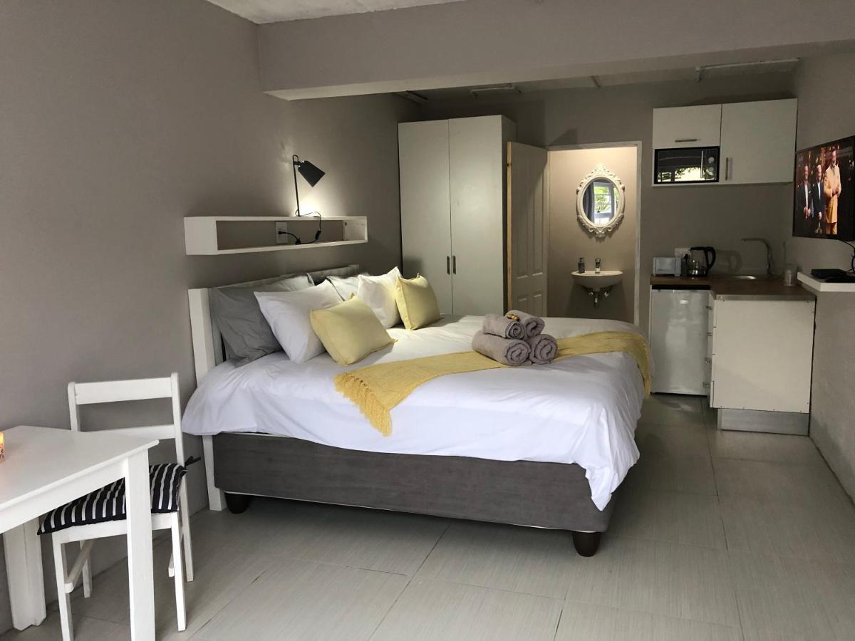 Second Best Accommodation East London Bagian luar foto