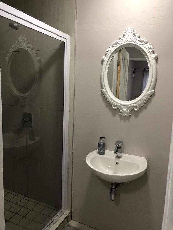 Second Best Accommodation East London Bagian luar foto